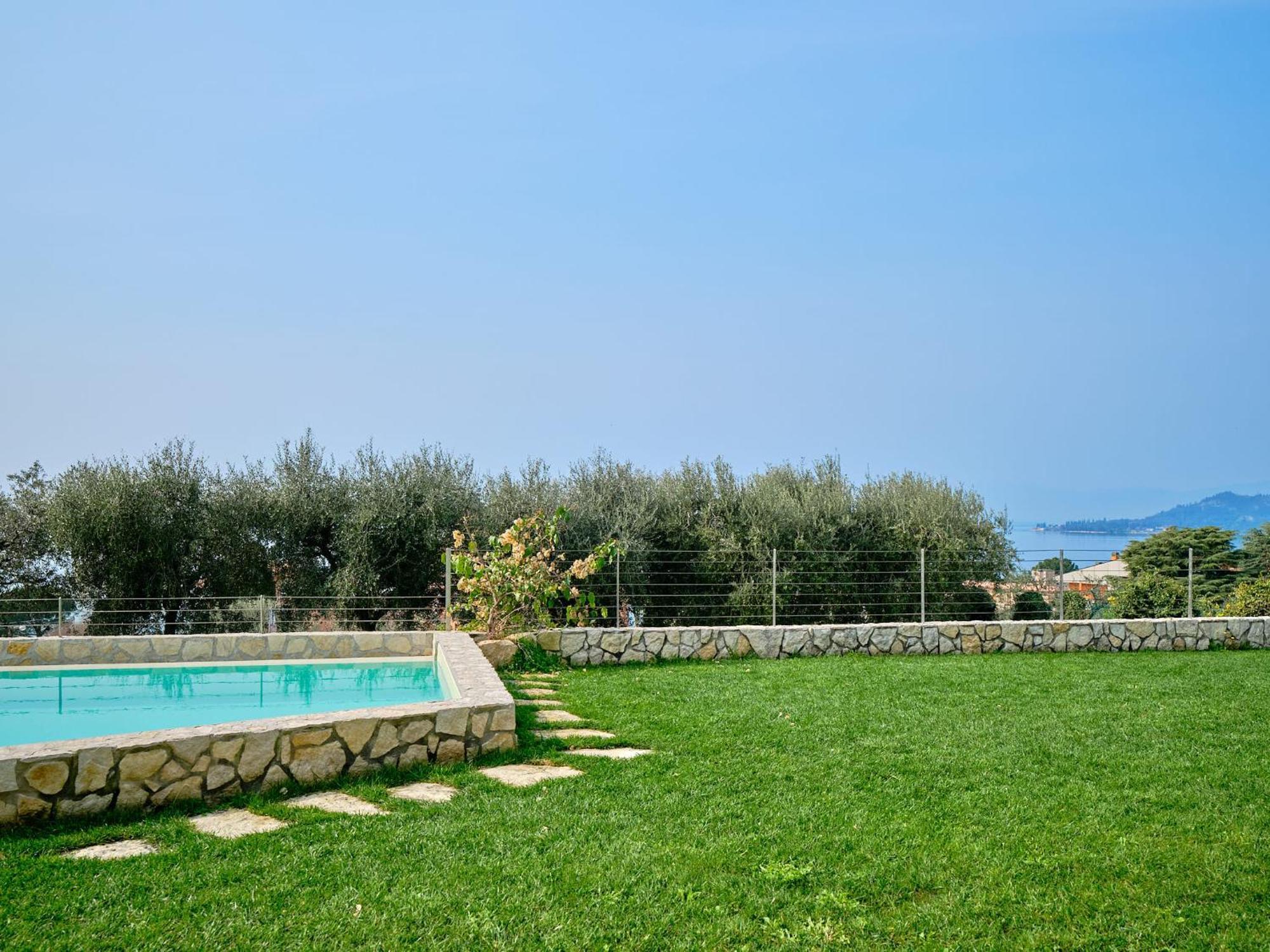 Villa Sunny Lake Suites Bardolino Exterior photo