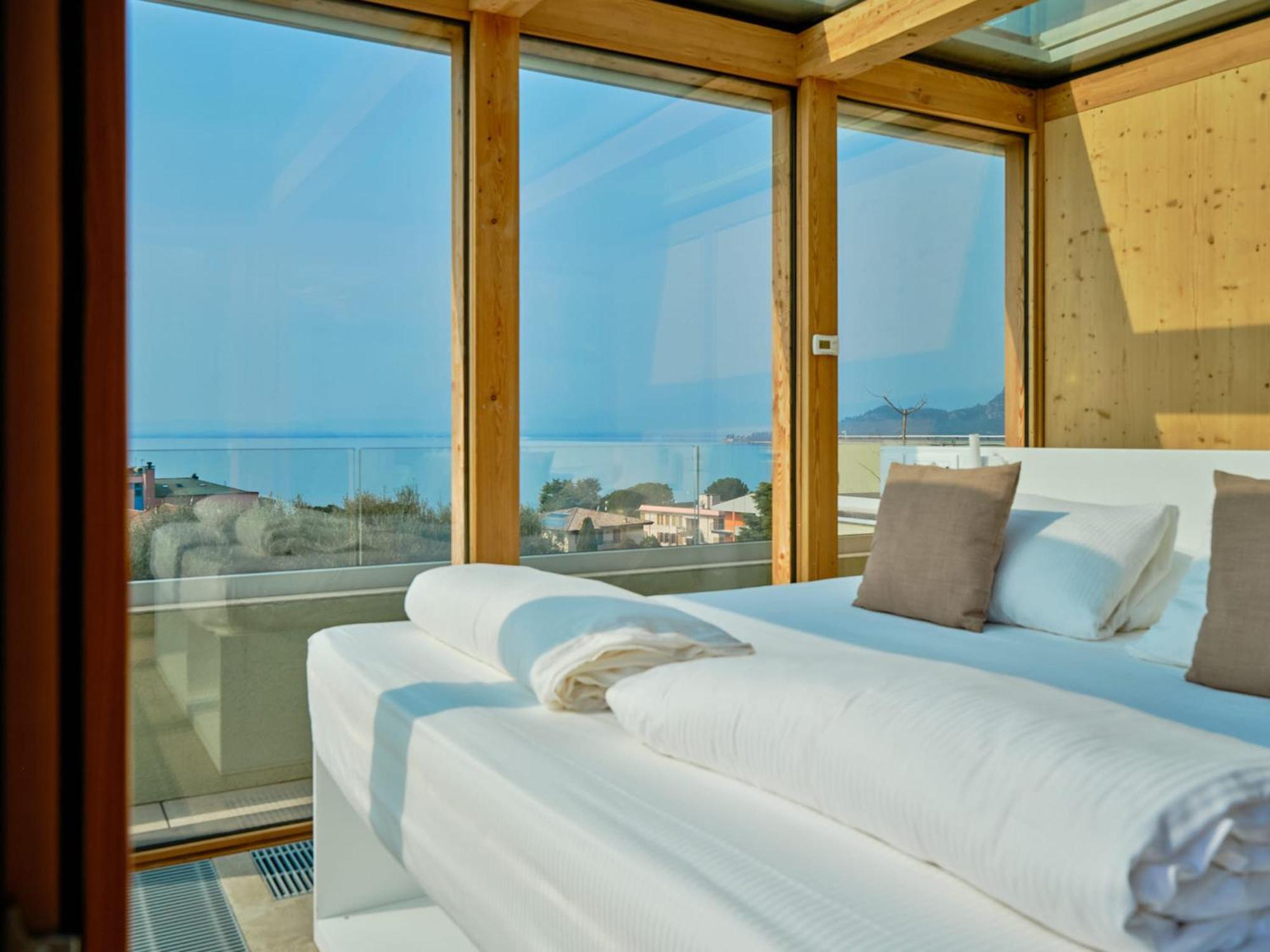 Villa Sunny Lake Suites Bardolino Exterior photo