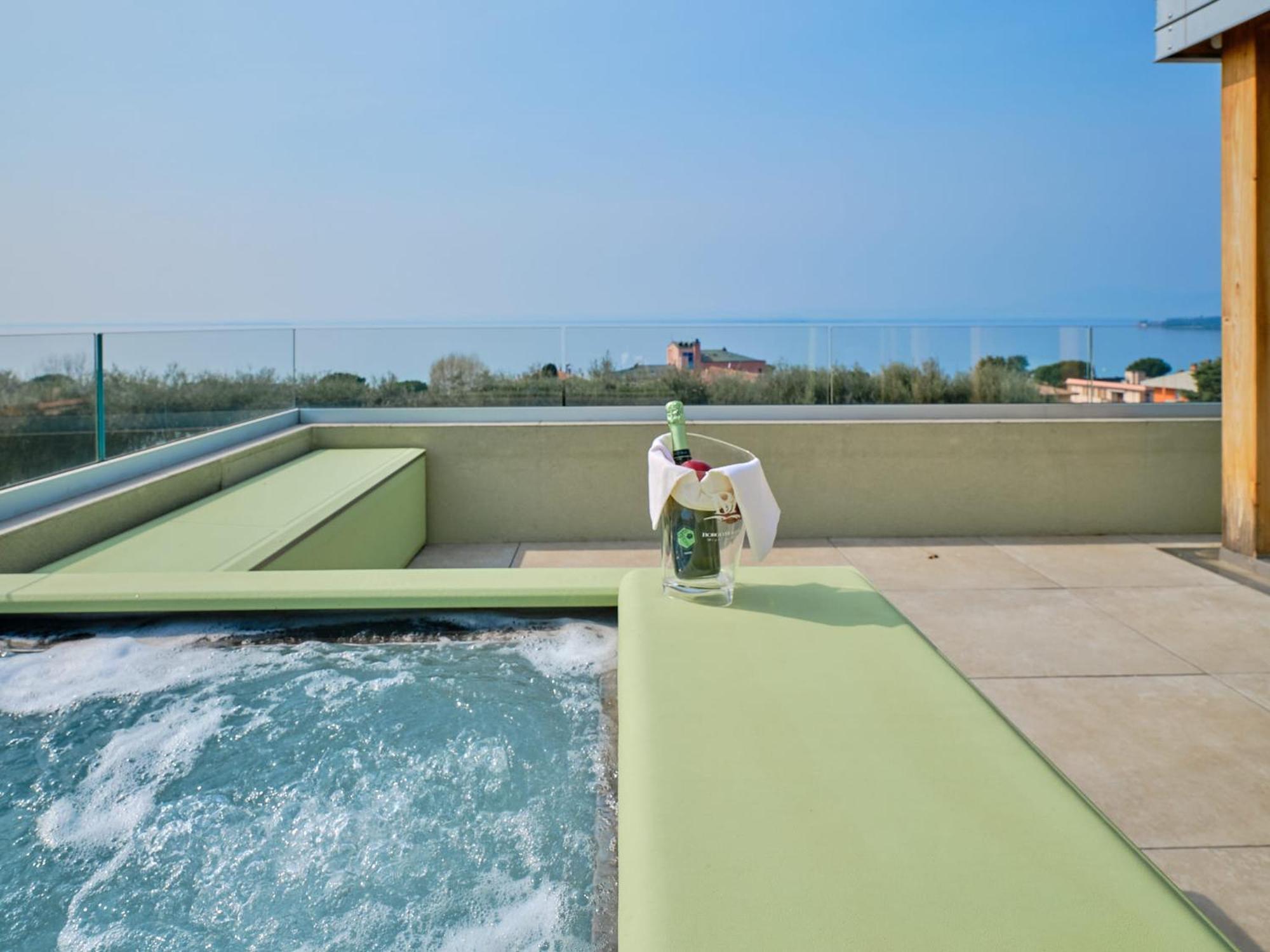 Villa Sunny Lake Suites Bardolino Exterior photo
