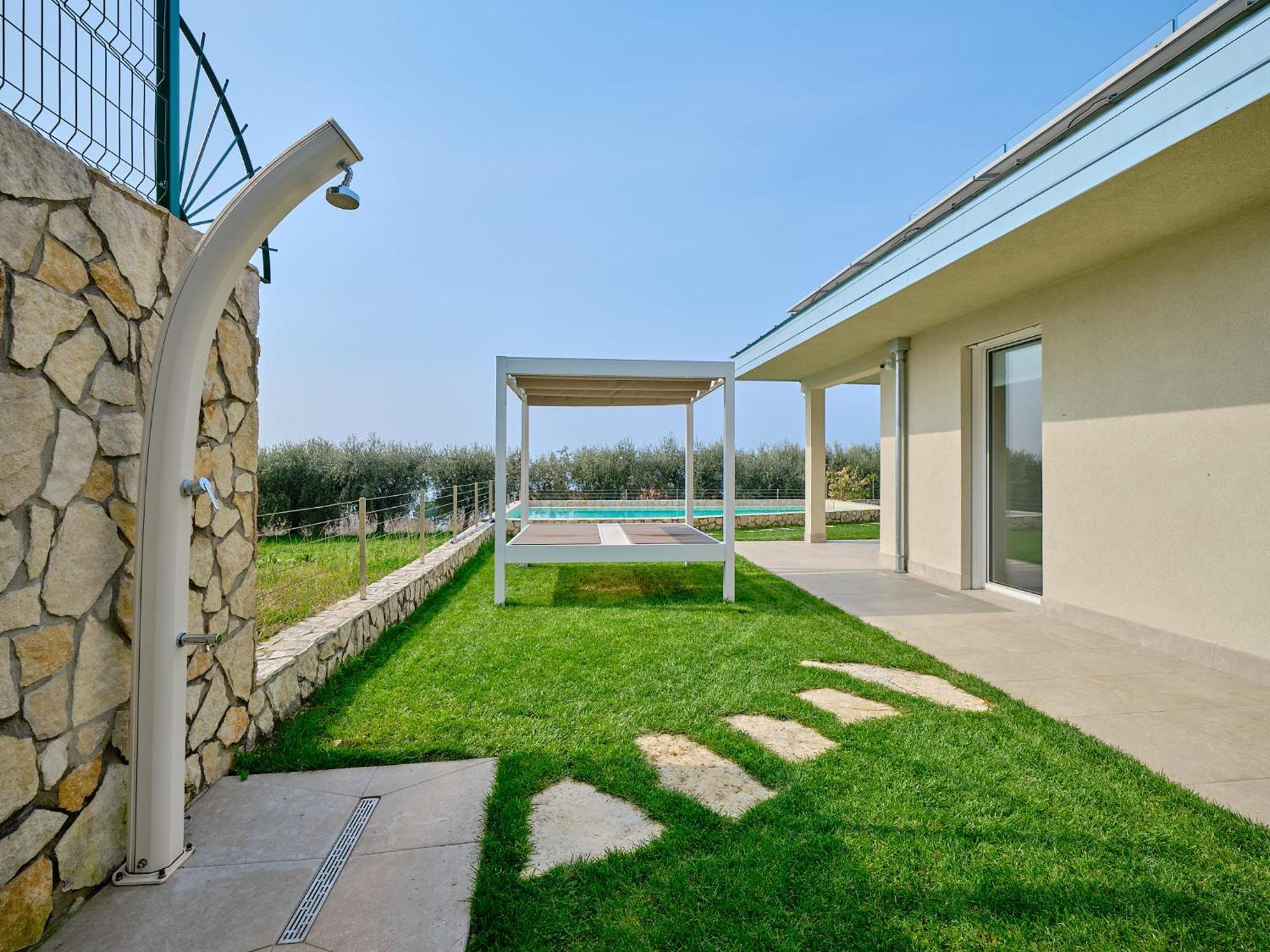 Villa Sunny Lake Suites Bardolino Exterior photo