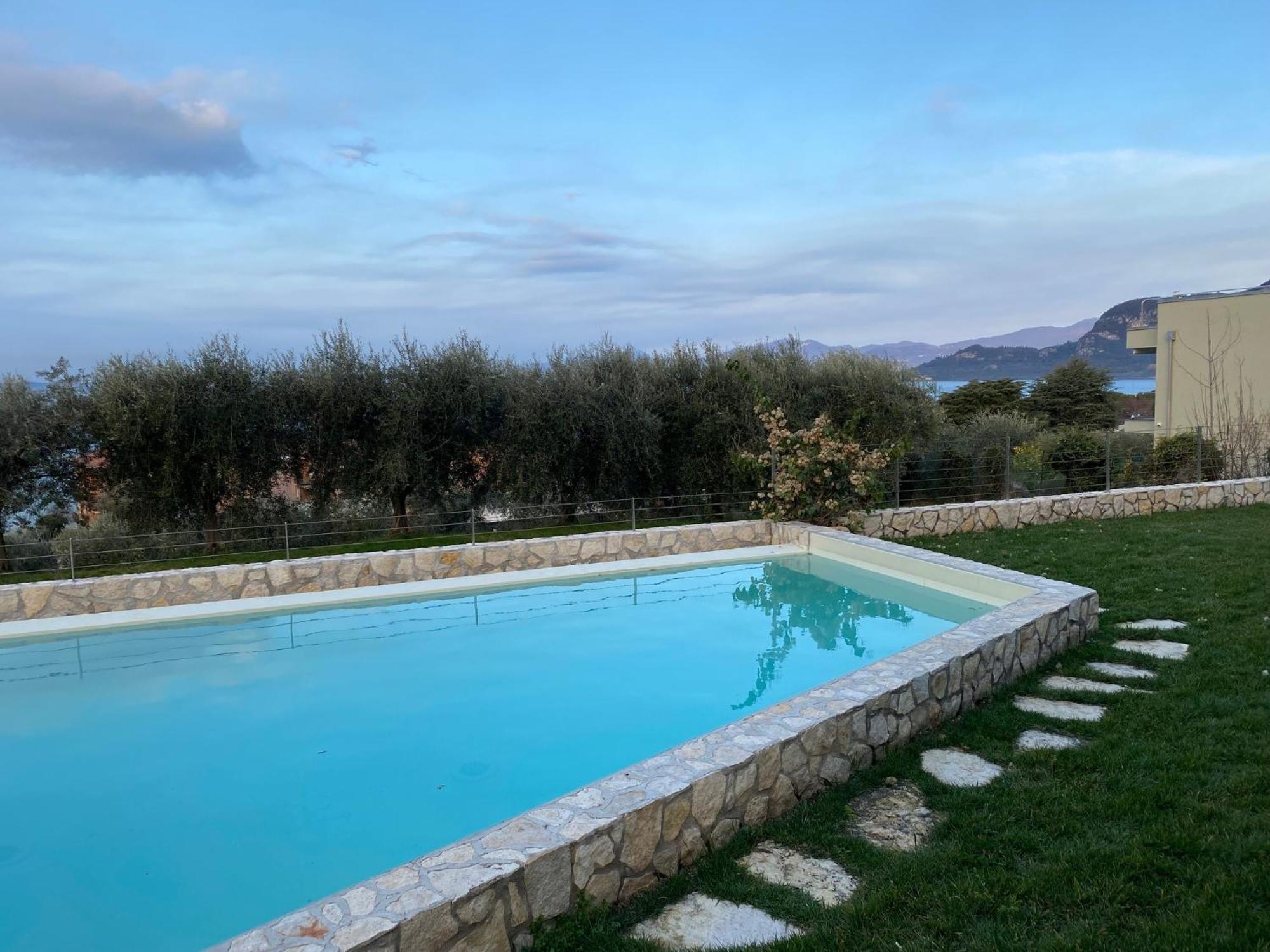 Villa Sunny Lake Suites Bardolino Exterior photo